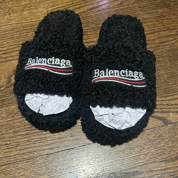 Balenciaga Black Textured Slides - solarcitygt.com display picture 3